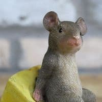 Mouse Sat On Cheese Ornament for Home Decoration - Perfect Gift for Any Occasion