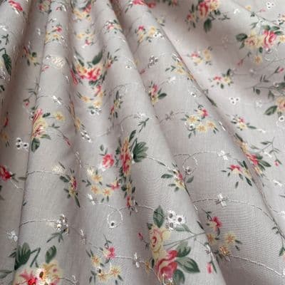 Broderie Anglaise: Roses on Beige