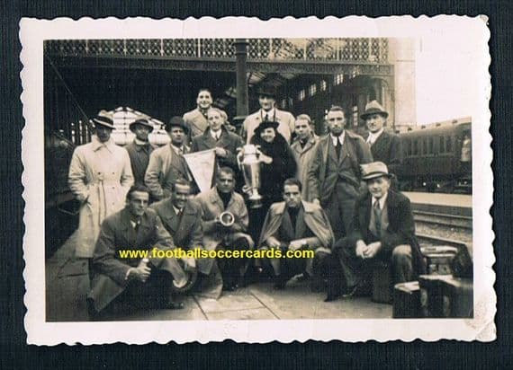 1938 ORIGINAL UNIQUE gum-card size League Champs INTER & Meazza photo train station & Cup Photo card