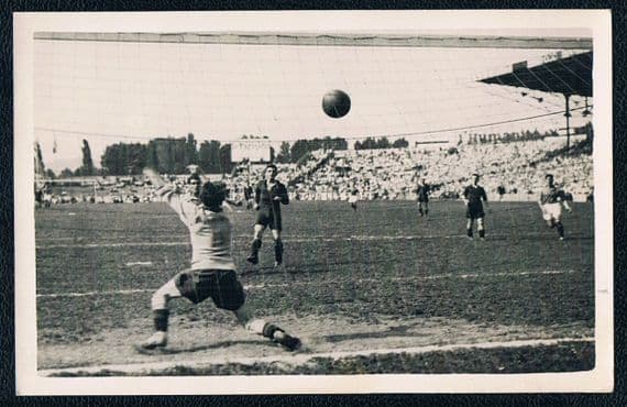 1947 France v Belgium goalie action photocard - Jean Baratte & Julien Da Rui played in this game