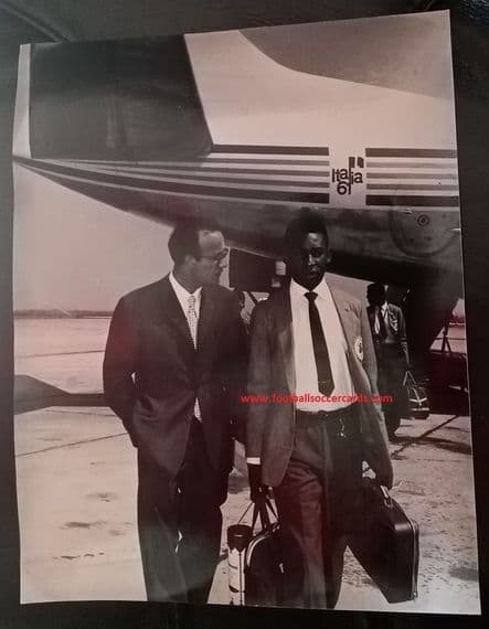 1960 Pele original quality photostock card press pic from June 1960, Pele in Rome for Santos