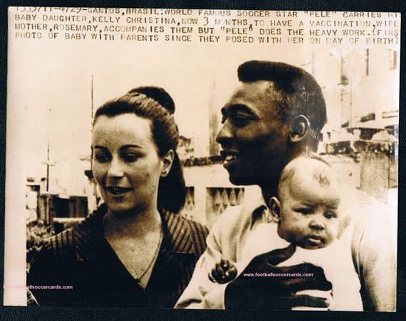 1967 PELE original press photo issued in April'67, Pele, his wife & 3-month-old daughter