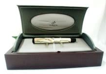 Parker Duofold Mini Fountain Pen International in Pearl and Black Colourway and a Fine Nib