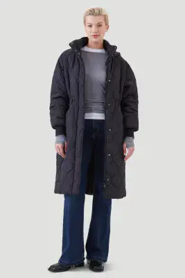 Womens Longline Black Diamond Stitched Hooded Padded Coat db7016