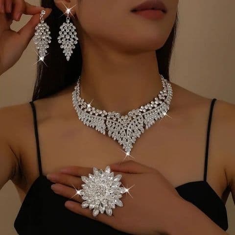 BandS -  4 Piece Jewelry Set Featuring Flower Pattern  £29.95