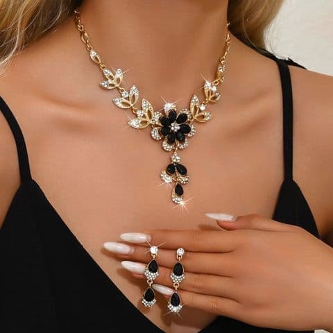 BandS -  Classical Luxurious Flower Set  £29.95
