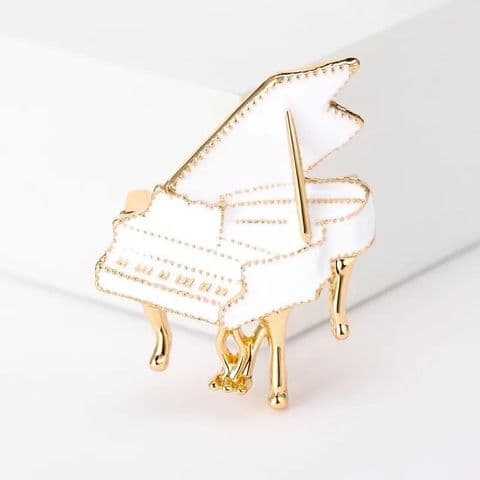 BandS - Classical Pin Piano Alloy Broach​ White £14.99