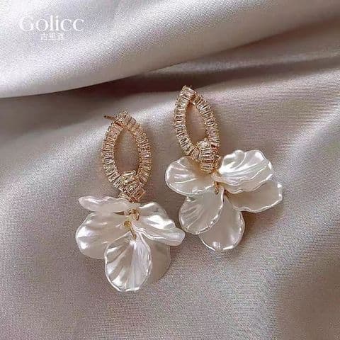 BandS - Elegant European Acrylic Floral Petal Design Statement Earrings 2 £14.99