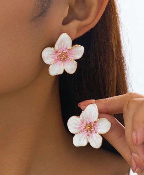 BandS - Elegant French Style Enamel Flower Earring £14.99