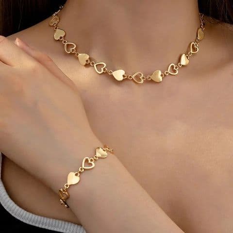 BandS - Elegant Heart Shaped Bracelet & Necklace Set £19.99