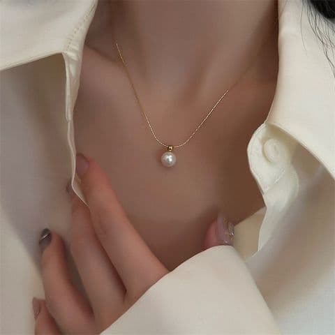 BandS - Elegant Simple Style Round Pearl Pendant Boxed £14.99