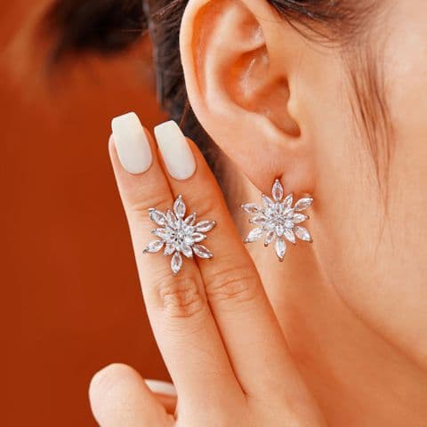 BandS - Elegant Snowflake Inlay Copper Zircon, Silver Plated Rhodium Ear Studs £14.99