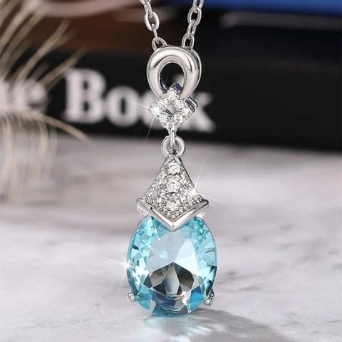 BandS - Geometric Necklace With A Zircon Inlay £14.99