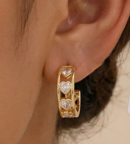 BandS - Heart Shape Earrings With Claw Setting £14.99