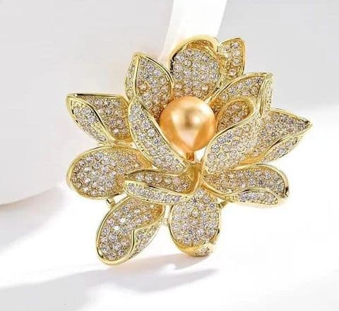 BandS - Lotus Flower Gold Pearl Broach  £14.99
