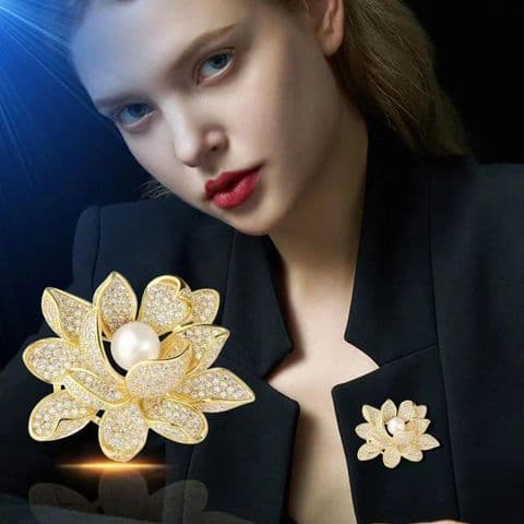 BandS - Lotus  Flower White Pearl Broach  £14.99
