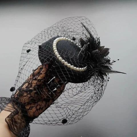 BandS - Small hat with Pearls & a Net Cover Black