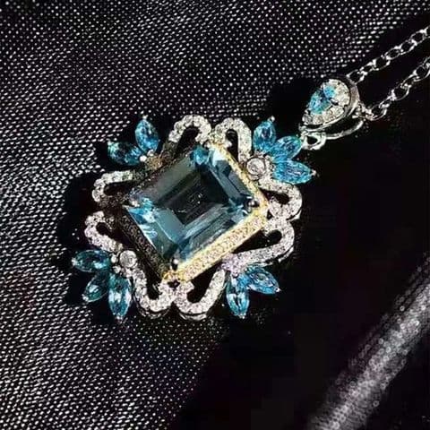 BandS - Square Necklace With A Zircon Inlay £19.99