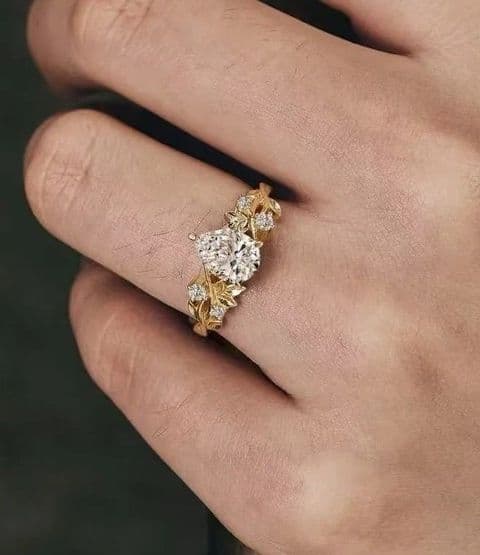 BandS - Tear-drop three Zircon Flower Ring £14.99