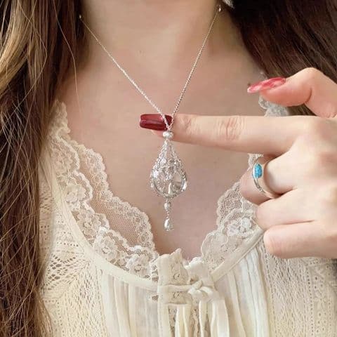 BandS - White Crystal Star Burst Mesh Necklace £29.95