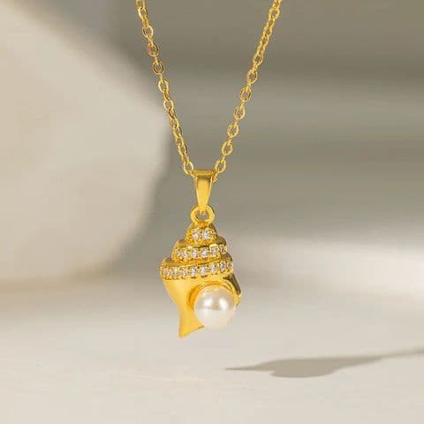 Conch Shell Rhinstone with Pearl Necklace £14.99