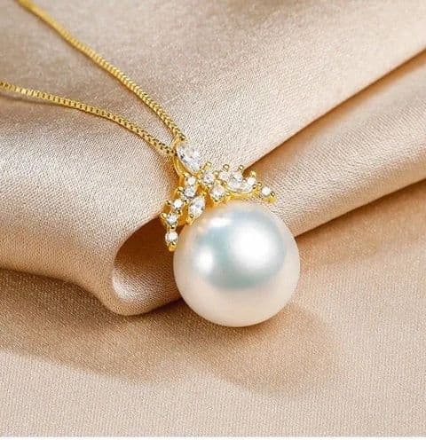 Elegant Snow Queen Ster;ing Silver Pearl Necklace £19.99