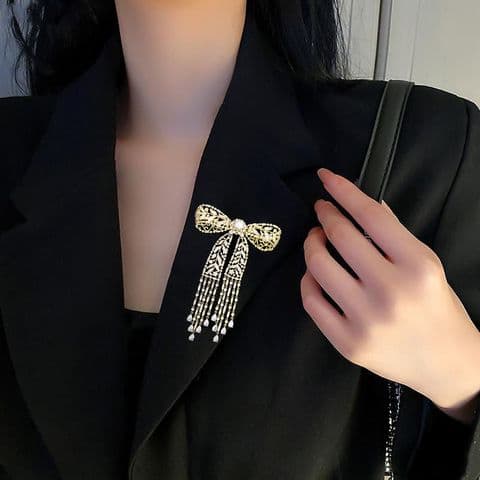 Large Gold Diamonte BOW Broach £29.95