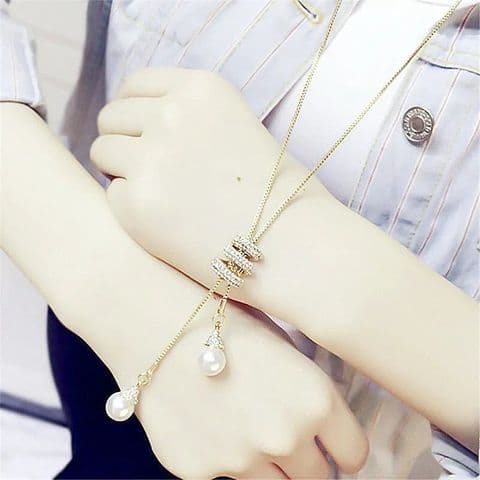 Luxurious Long Rhinstone Necklace Gold £14.99