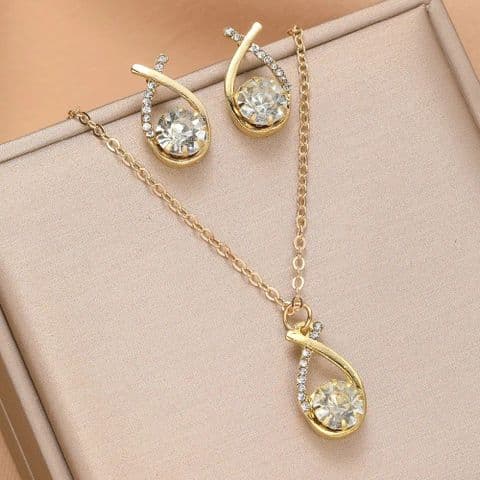 Rhinstone Water Droplet 3 piece necklace set £29.95