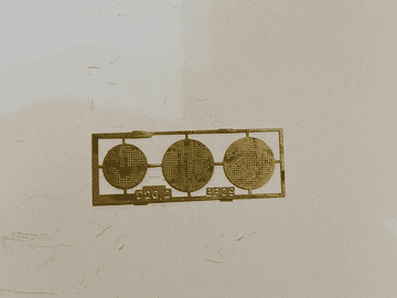 ULTOM002: D20/2 Detail (OM 002) "Class 41" Warship class etched details - 3 round grilles per fret