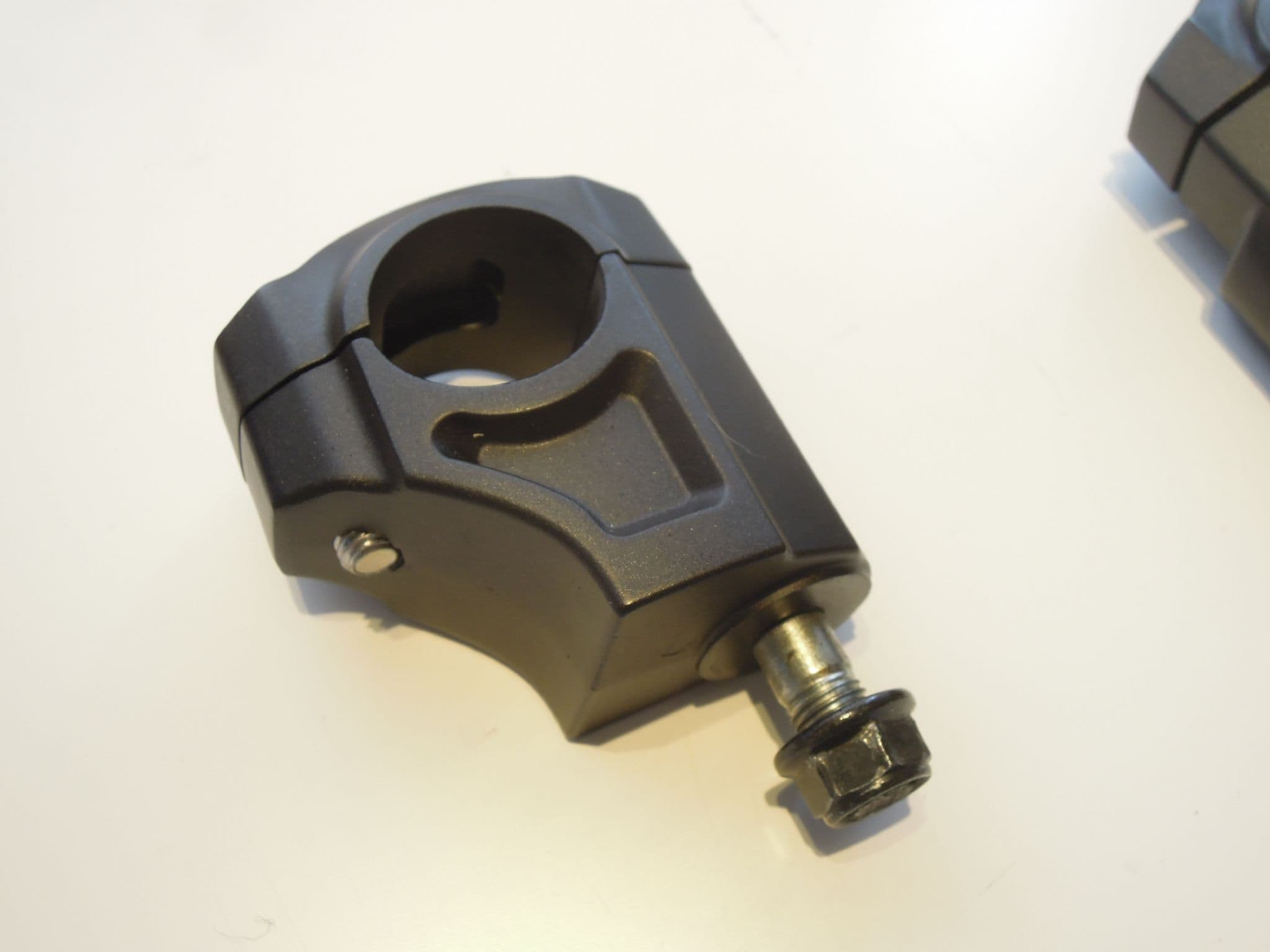 2PN2611100 Handlebars Risers