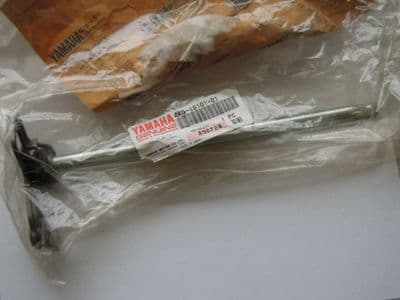 4KG-18101-01 Transmission (Gear Lever) Shaft assembly