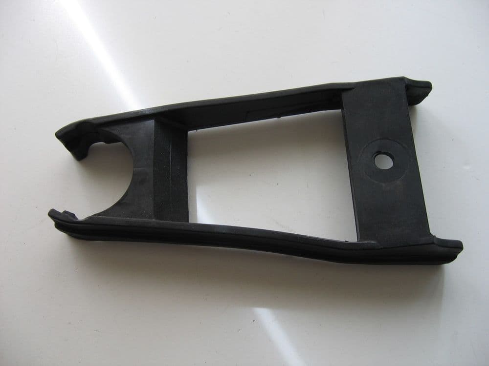 4KG-22151-00 Chain guard Rubber