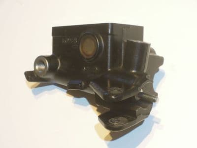 4KG-W2645-01 Clutch Master Cylinder Assembly 1