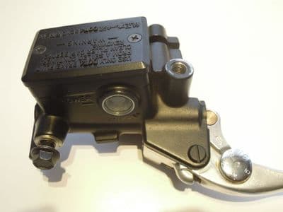 4KG-W2645-01 Clutch Master Cylinder Assembly