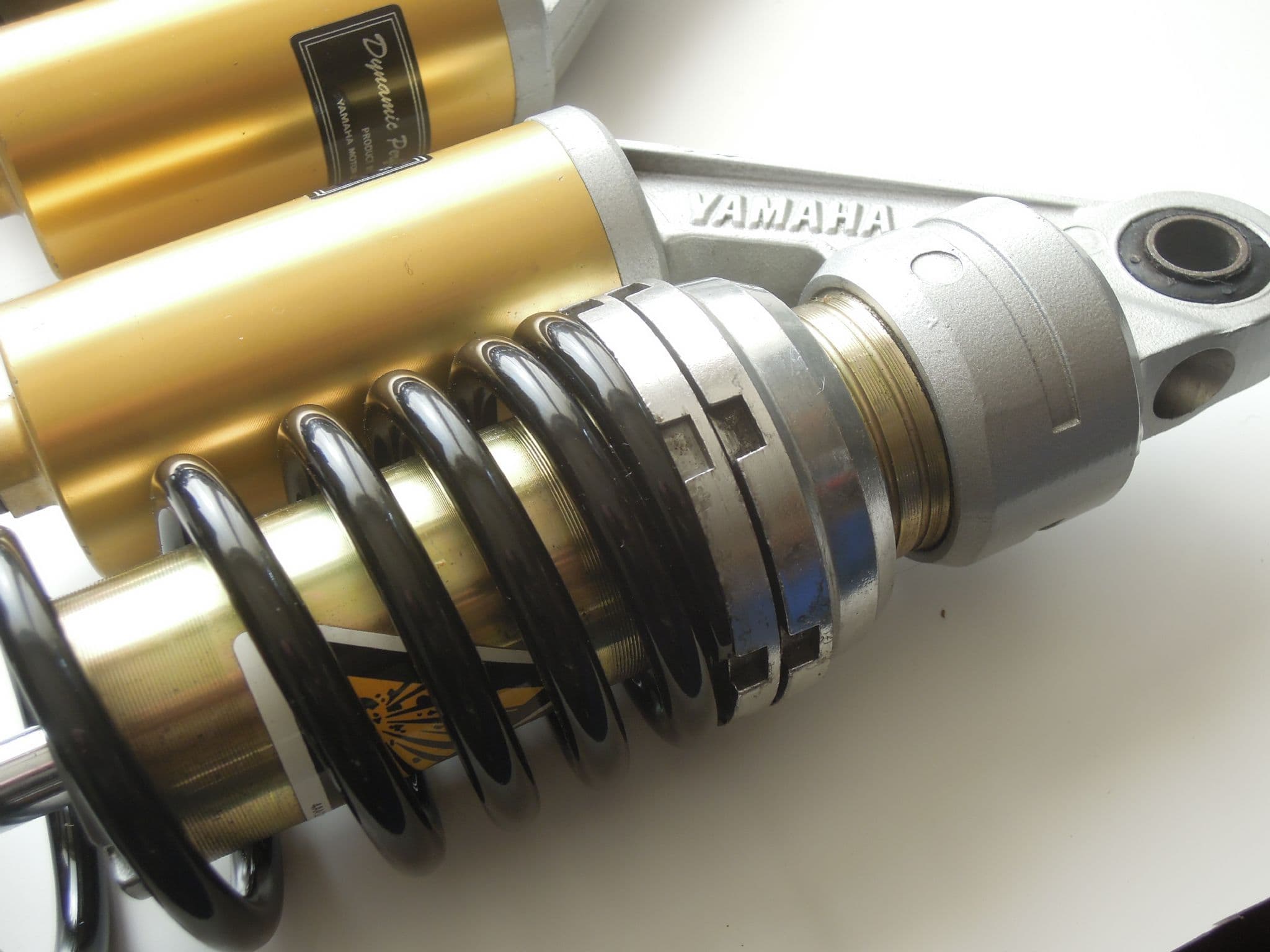 4PU-22210-01 Rear Shock Absorbers Pair
