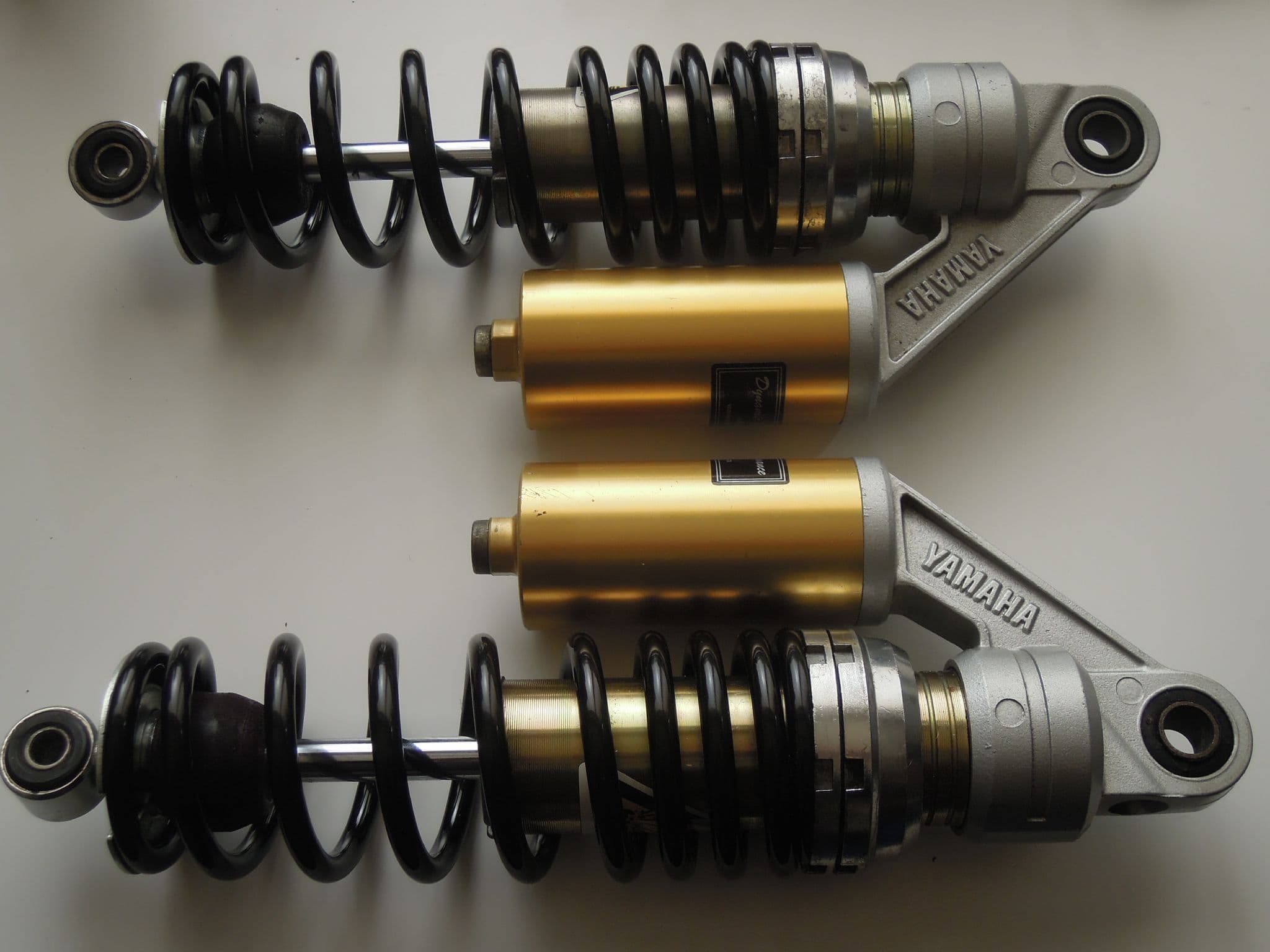 4PU-22210-01 Rear Shock Absorbers Pair