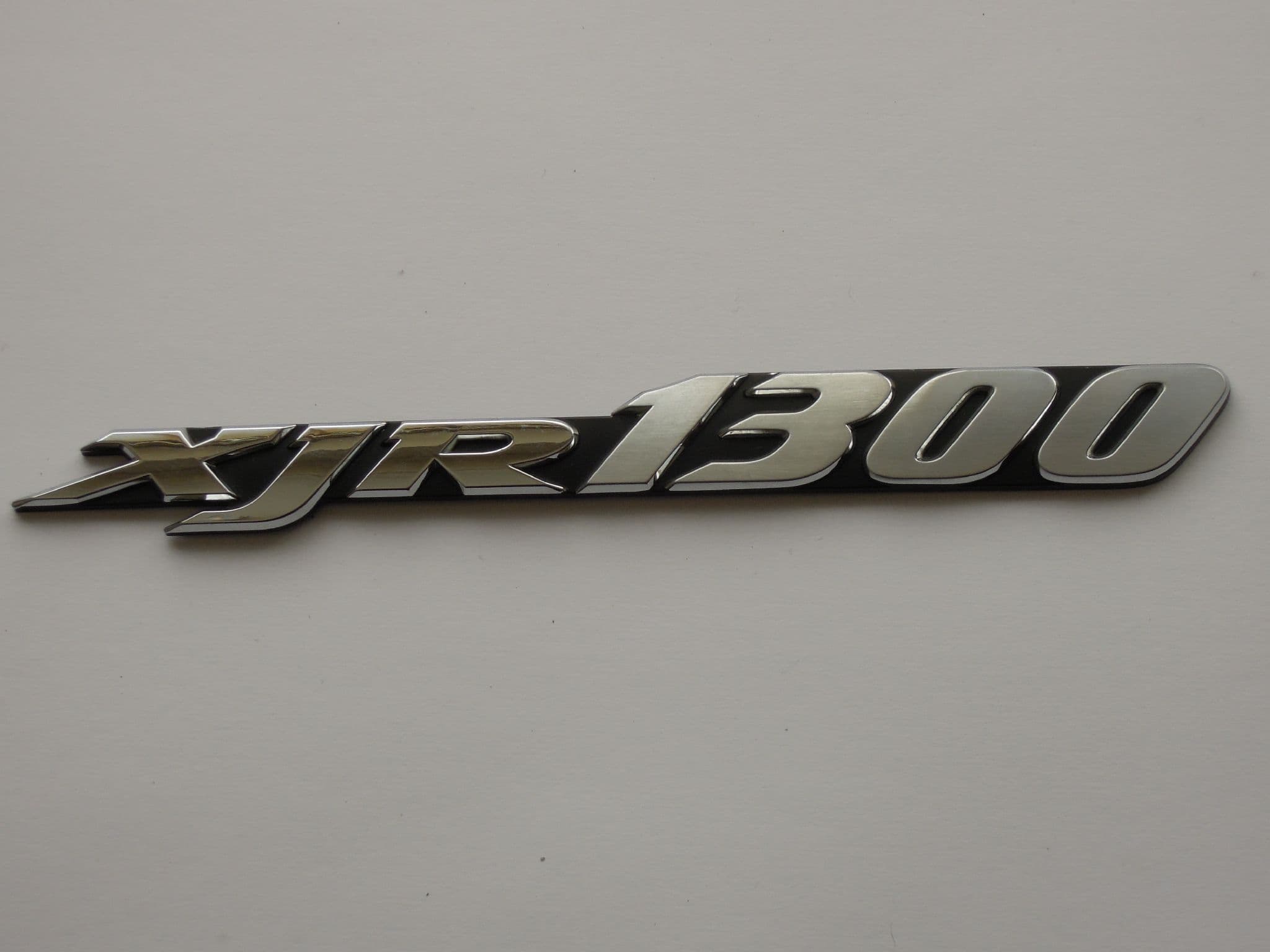 【LP】The Badge DATSUN Fairlady-Z 280ZX Bonnet Hood Emblem Badge Genuine