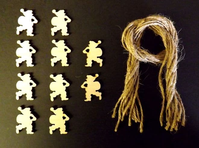 Mini Xmas Santa Gift Tags Xmas Decoration 30mm Pack of 10