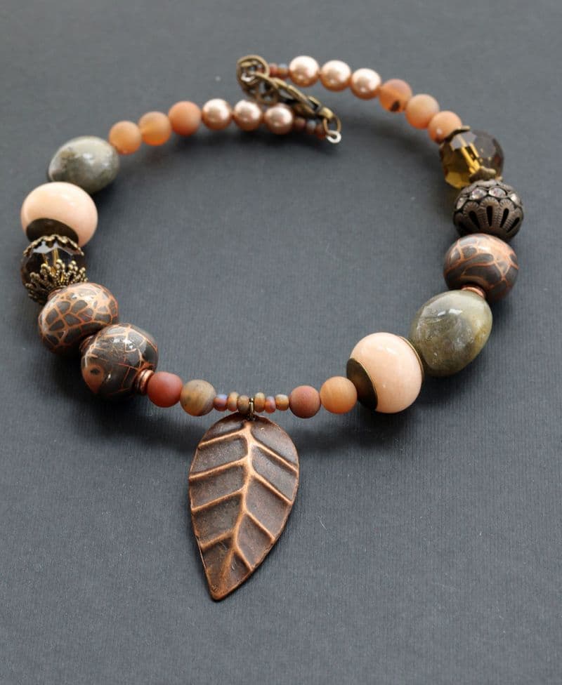 Chunky necklace with copper leaf pendant