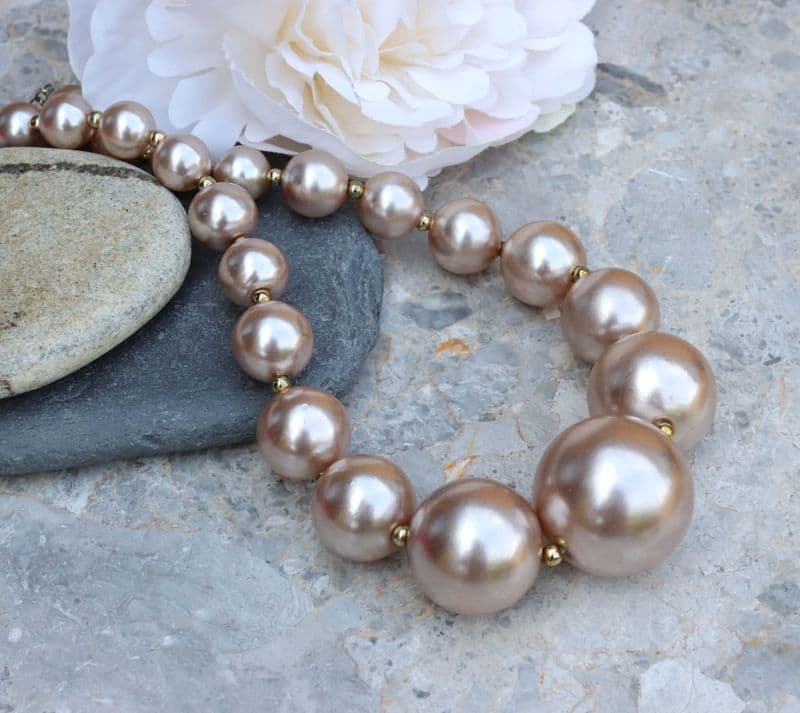 Chunky Pearl Necklace in Mink