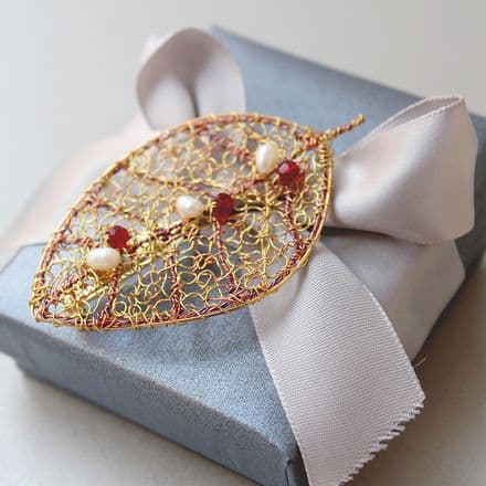 Gold wire leaf brooch