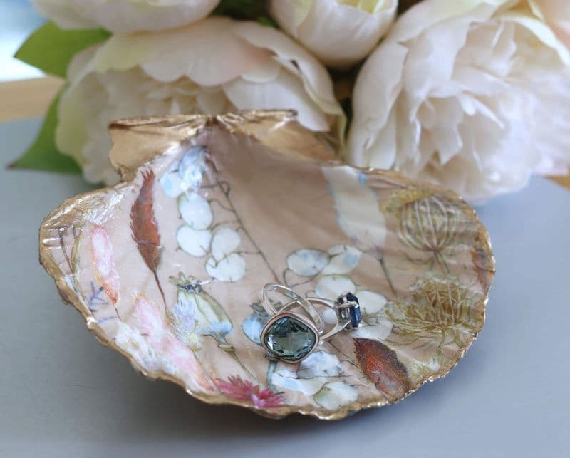 Natural Shell Jewellery Dish with Dried Flower Design
