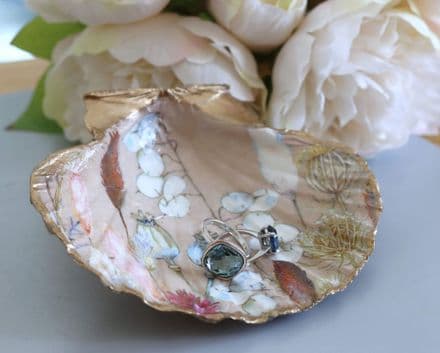 Natural Shell Jewellery Dish with Dried Flower Design