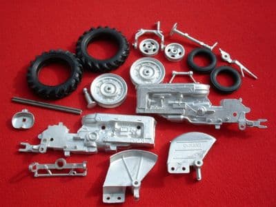 Britains Fordson Tractor Fordson Major DDN " Rubber Tyres Version " White Metal Kit "