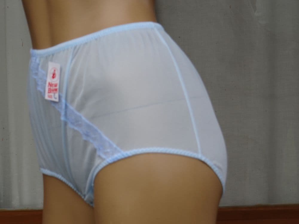 EXQUISITE VINTAGE STYLE SILKY NYLON & LACE PANTIES SIZES MEDIUM/LARGE