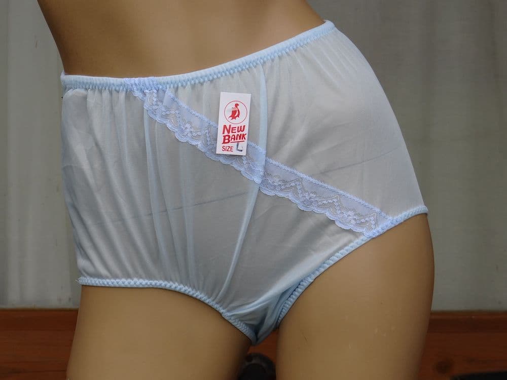 EXQUISITE VINTAGE STYLE SILKY NYLON & LACE PANTIES SIZES MEDIUM/LARGE