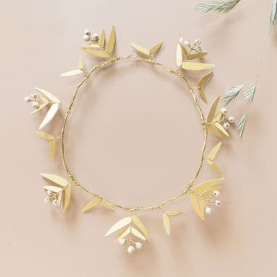 Brass Wire Berry Foliage Paper Wreath with Beads