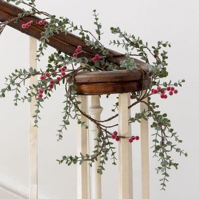 Faux Frosted Winter Red Berry Foliage Garland, 150cm