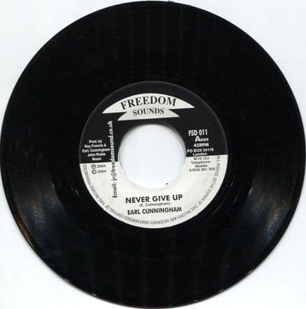 Earl Cunningham - Never Give Up / Version  (Freedom Sounds) 7